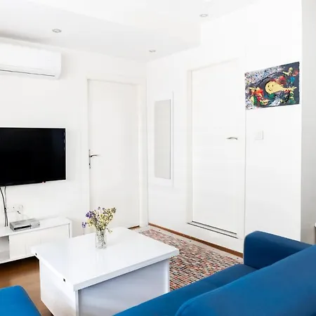 Convenient Flat 15 Min To Bagdat Avenue