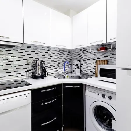 Apartment Convenient Flat 15 Min To Bagdat Avenue