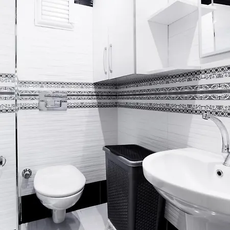 Apartment Convenient Flat 15 Min To Bagdat Avenue *