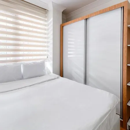 Convenient Flat 15 Min To Bagdat Avenue Apartment