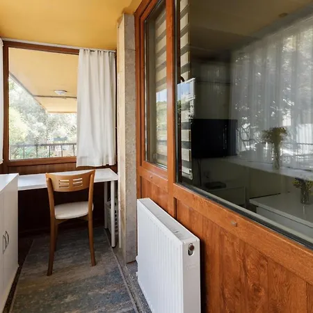 Convenient Flat 15 Min To Bagdat Avenue Apartment *