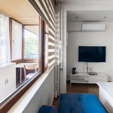 Convenient Flat 15 Min To Bagdat Avenue *